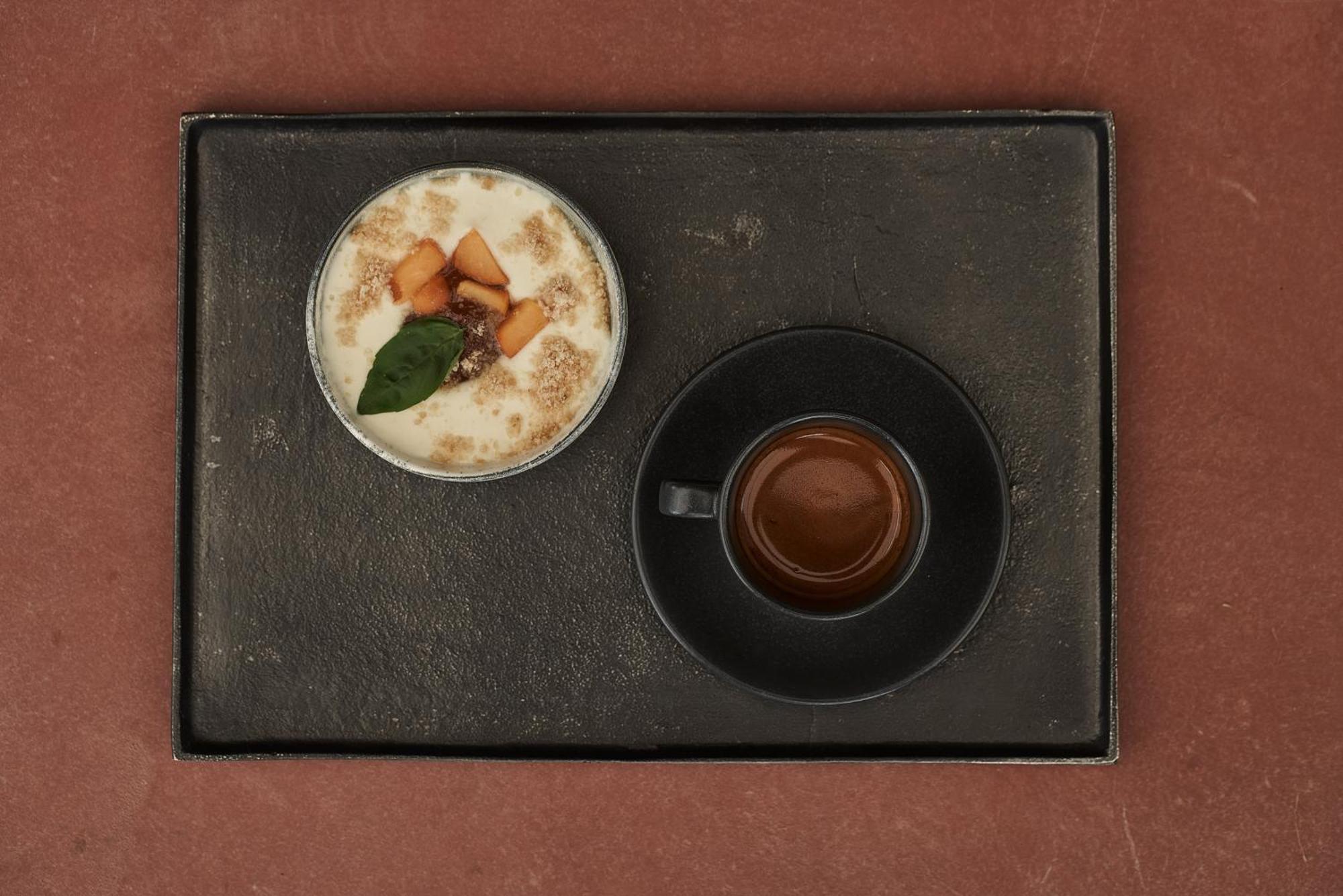 Hotel The Newel Psychiko Atenas Exterior foto A cup of coffee with a side of kaya toast