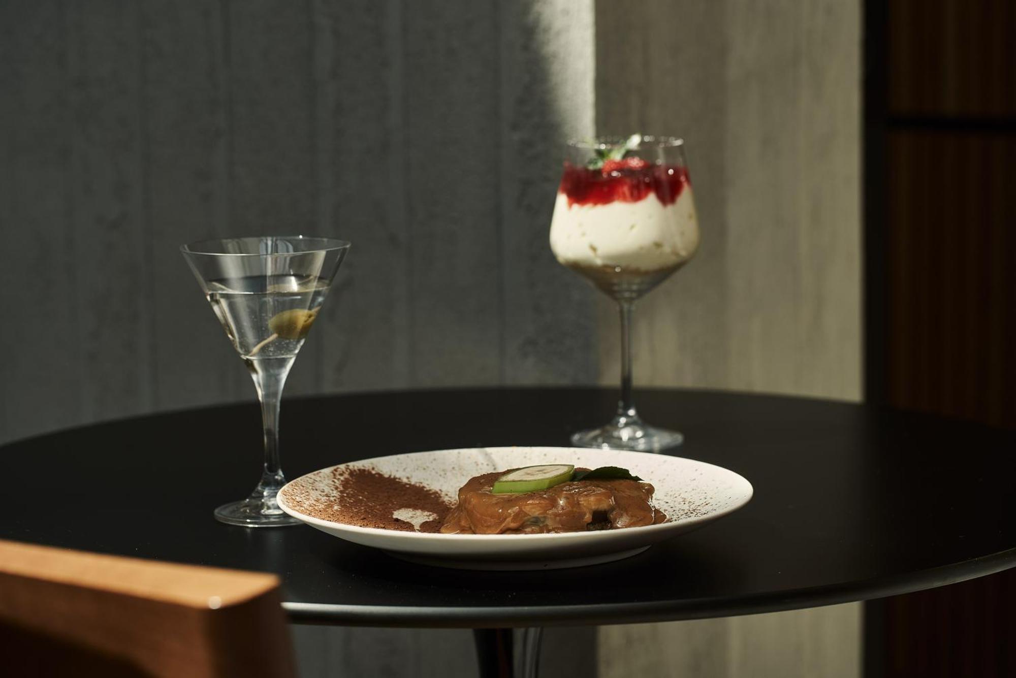 Hotel The Newel Psychiko Atenas Exterior foto A chocolate parfait